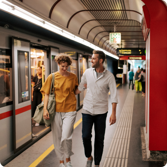 Coppia in metropolitana a Vienna