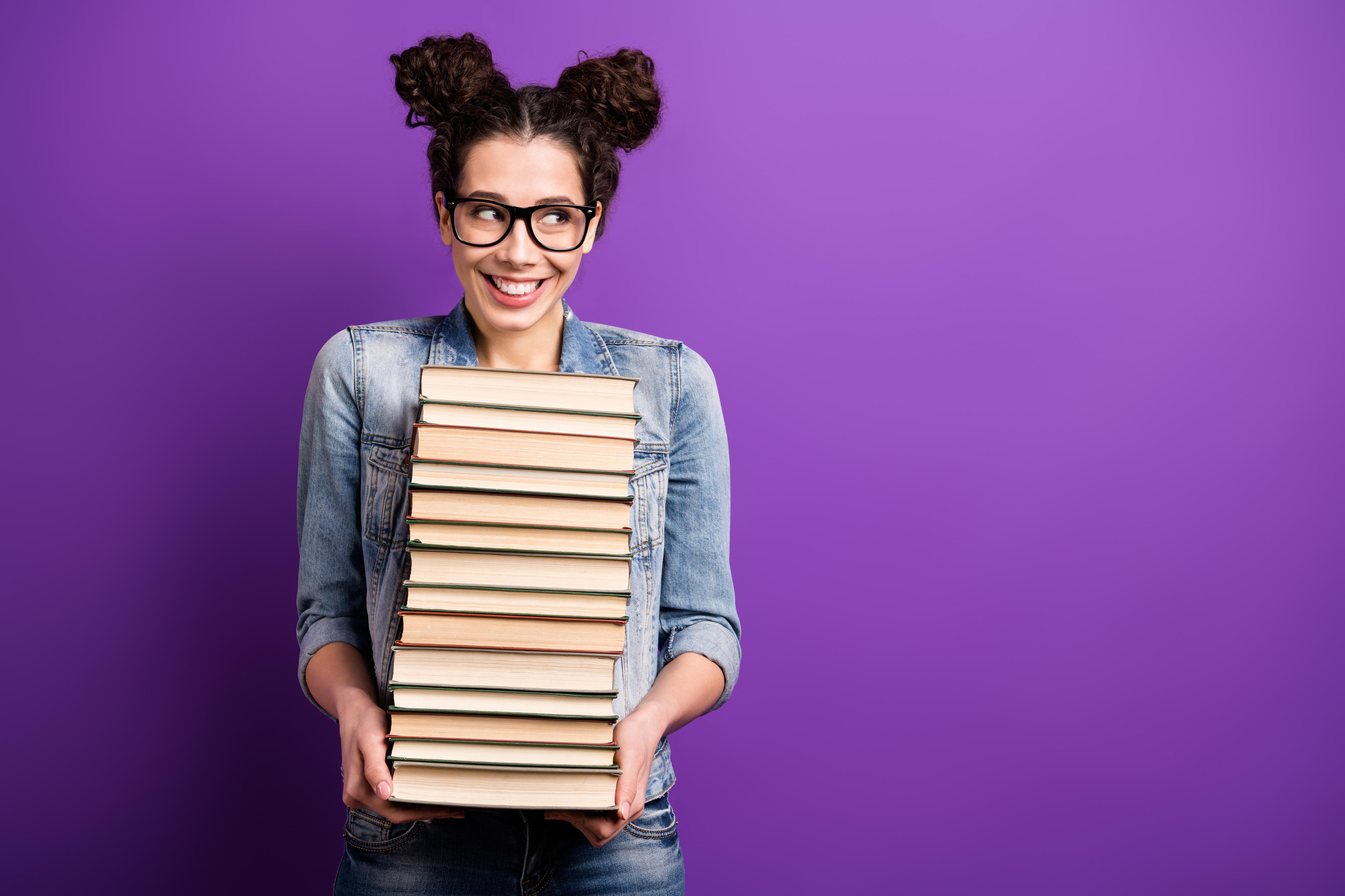 funny student lady holding many books
