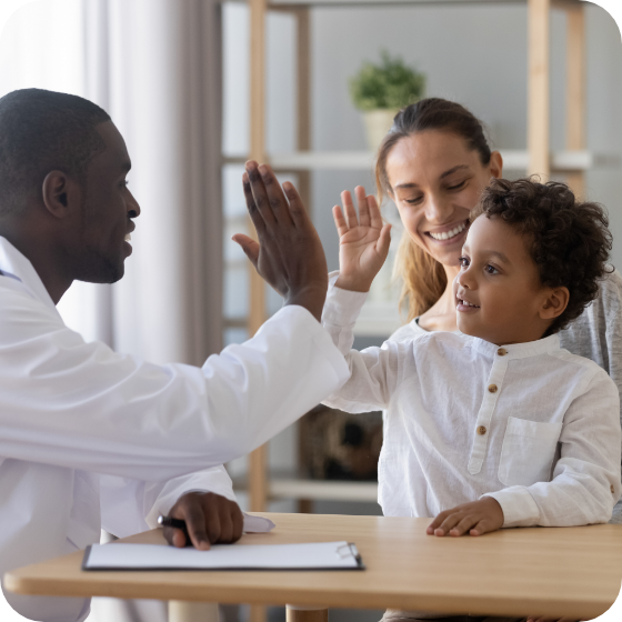 BARMER stock image family high five happy square 