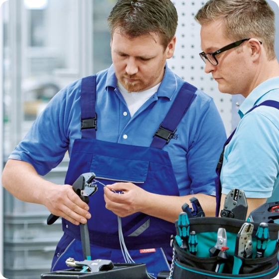 Travailleurs à l'usine