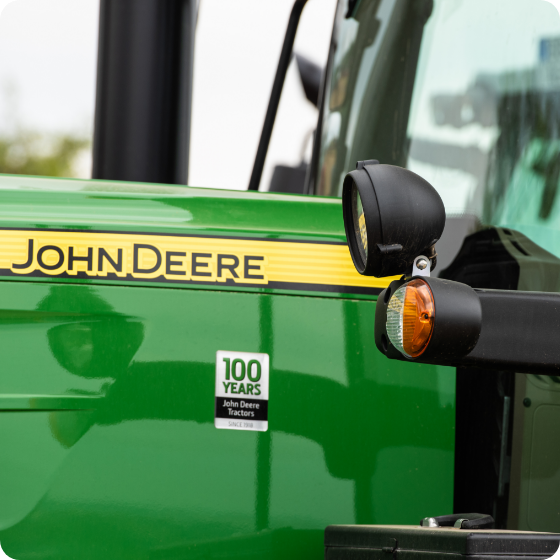 JOHN DEERE Traktor